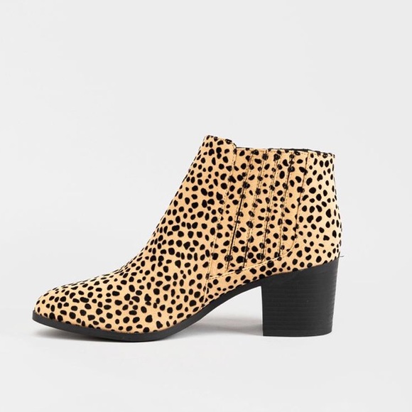 Qupid Topanga Chelsea Booties - SZ 8 - Leopard - Picture 4 of 11